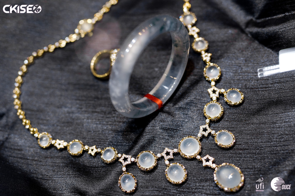 赴一場奇石盛宴 2022中國昆明國際石博覽會(huì)今日啟幕，珠寶首飾設(shè)計(jì)大放異彩